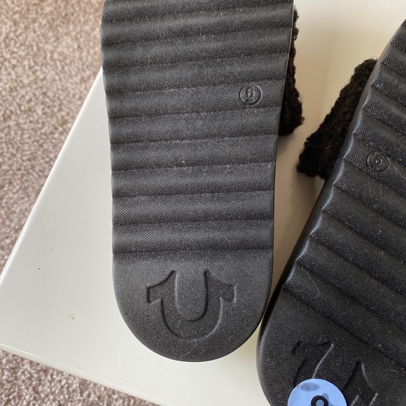 Black True Religion Slides - Picture 4 of 4